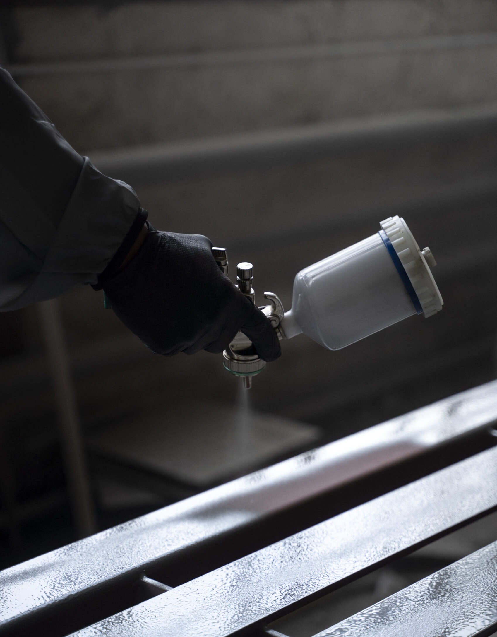 hand-spraying-powder-paint-from-gun-side-view